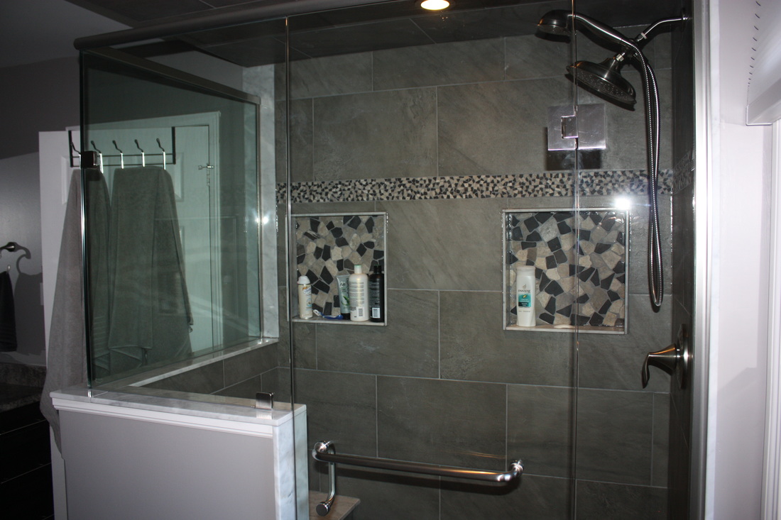 Picture Shower with seamless glass, two niches, Tile, marble